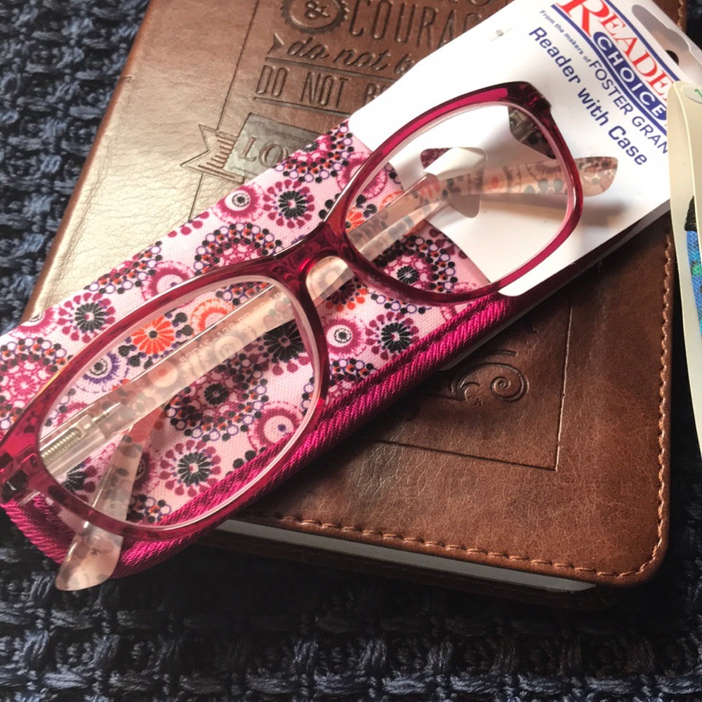 3 Foster Grant eye readers  and fashionable case - Picture 2 of 8